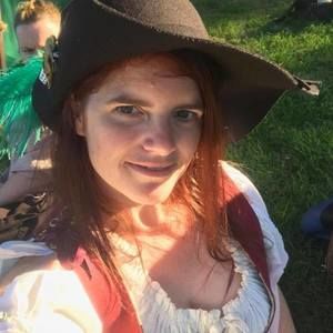 Meet your Posher, Mona